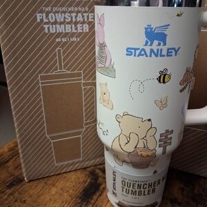 Stanley Flowstate Tumbler - White with Classic Pooh Print